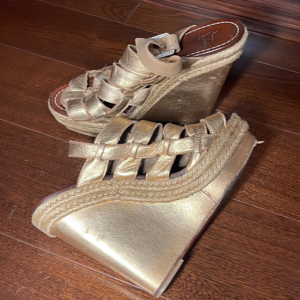 Christian Louboutin's gold wedge - Picture 3 of 4